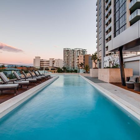 Iconic Kirra Beach Resort Gold Coast Exterior photo